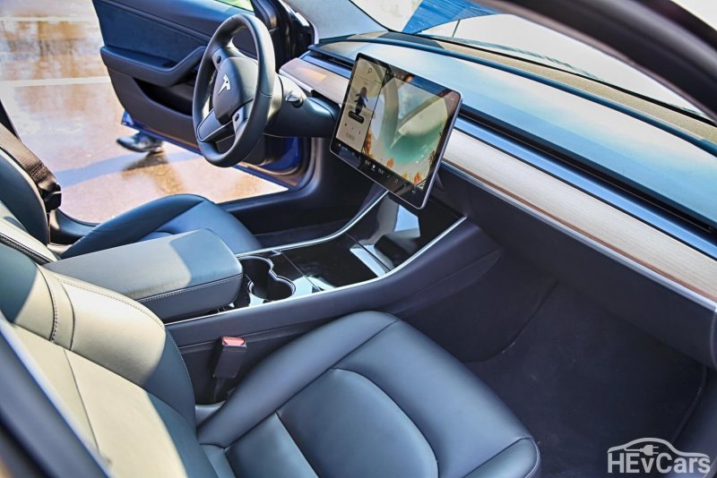 Tesla model 3 салон