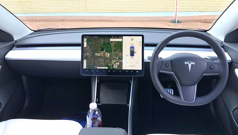 Тесла Roadster салон 2021