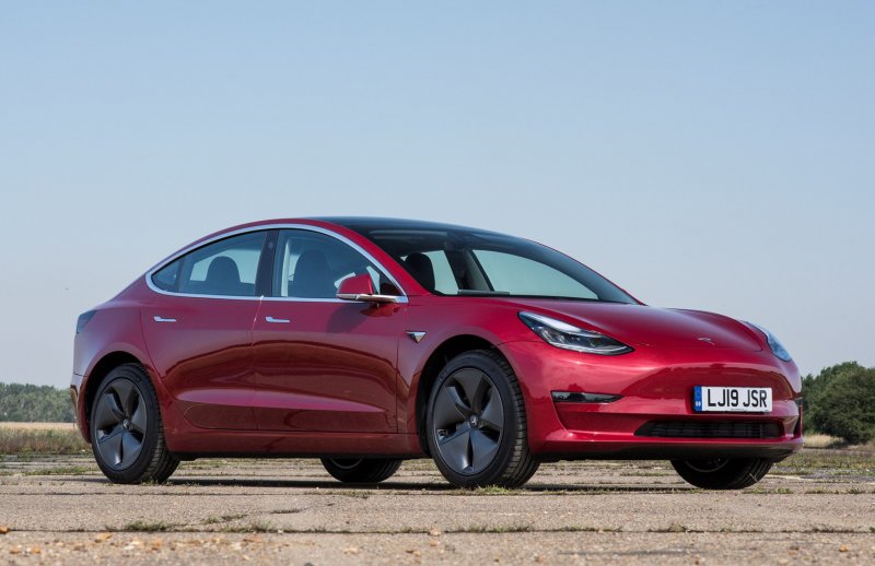 Седан Tesla model 3