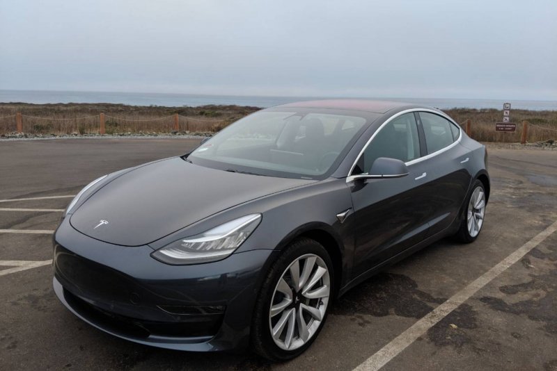 Электромобиль Tesla model 3