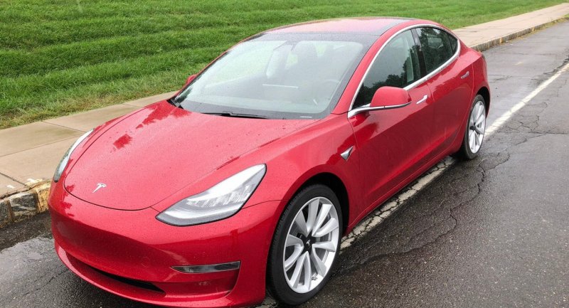 Седан Tesla model 3