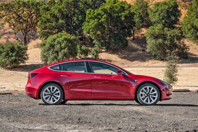 Электромобиль Tesla model 3