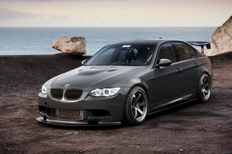 BMW 3 e90 черная