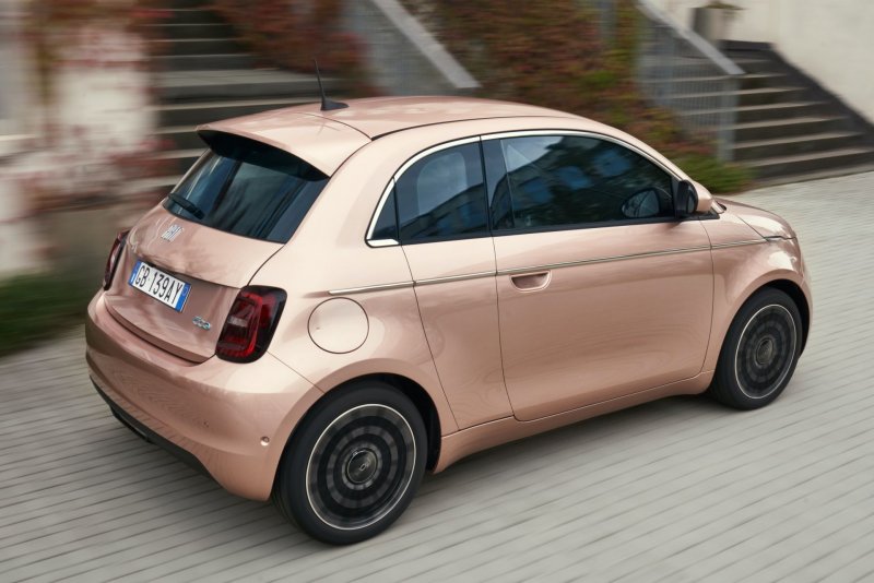 Fiat 500 2021 электро