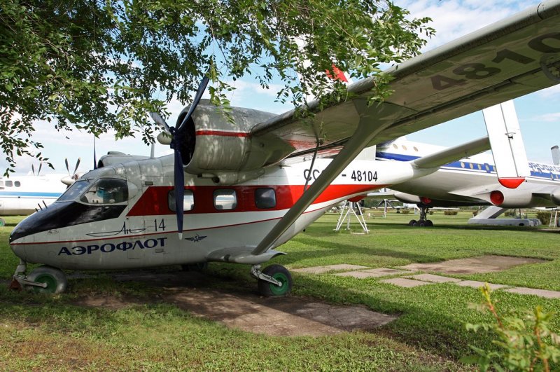 АН-14 пассажирский самолёт