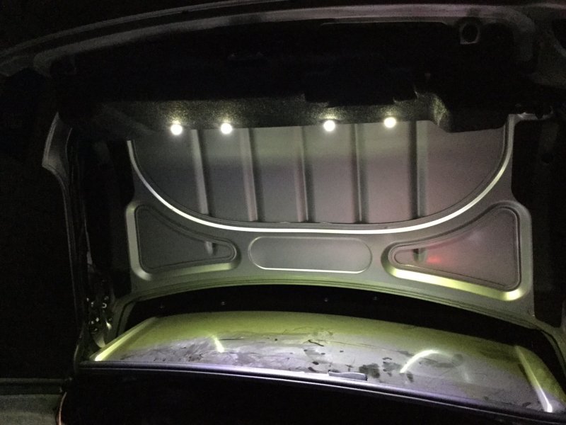 Подсветка багажника Peugeot 206