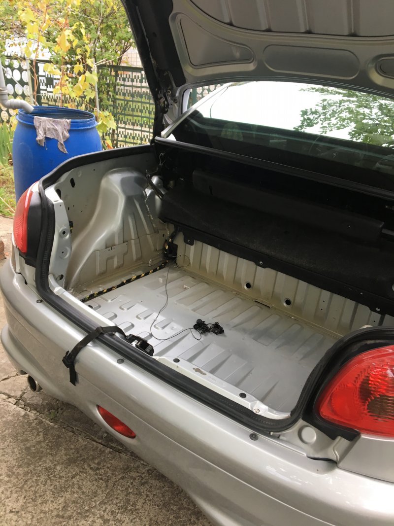 Peugeot 206 седан багажник