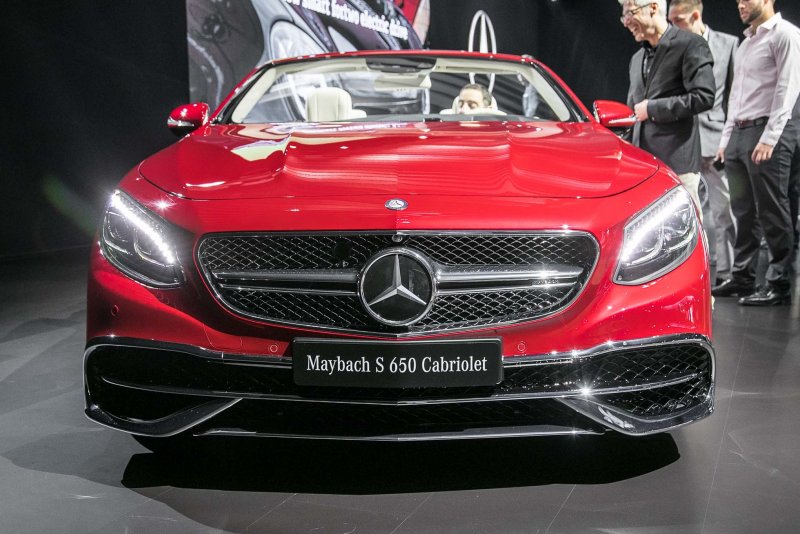 Красный Мерседес Майбах s650