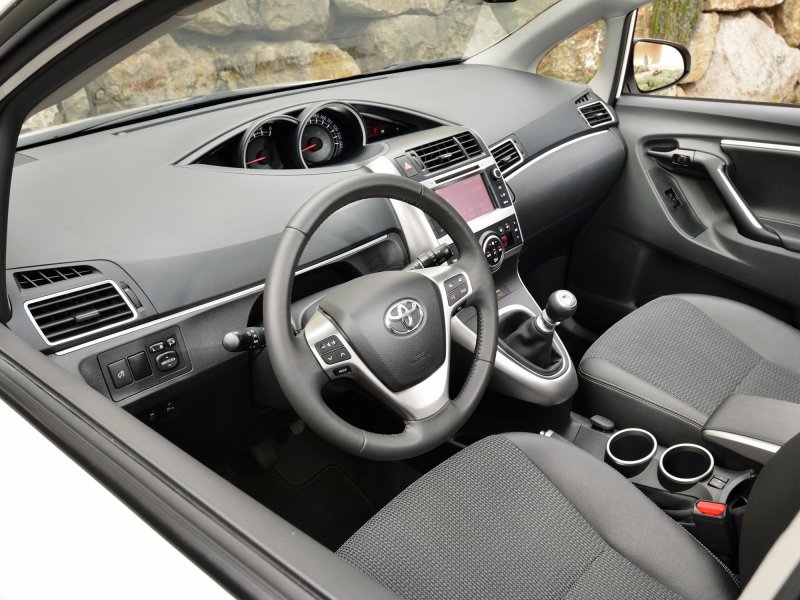 Toyota Verso 2012 салон