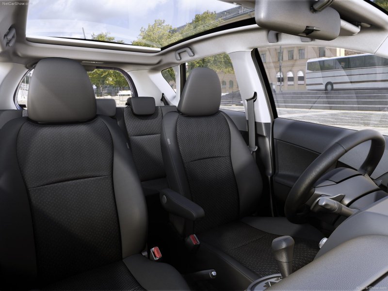 Toyota Verso 2010 салон