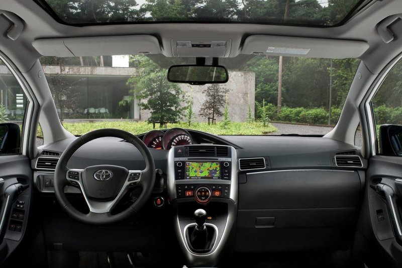 Toyota Verso 2013 салон