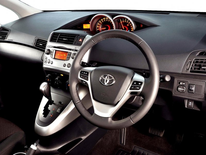 Toyota Verso 2010 салон