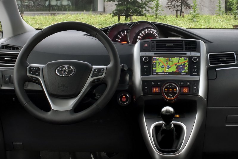 Toyota Verso 2014 салон