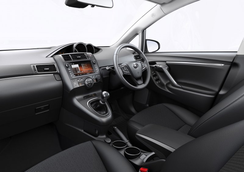 Toyota Verso 2012 салон
