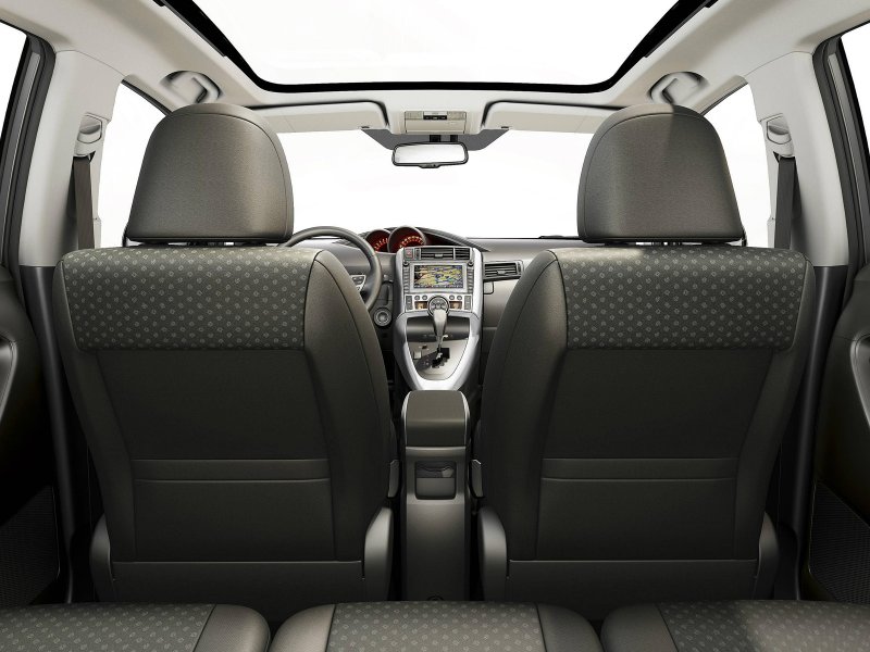 Toyota Verso салон