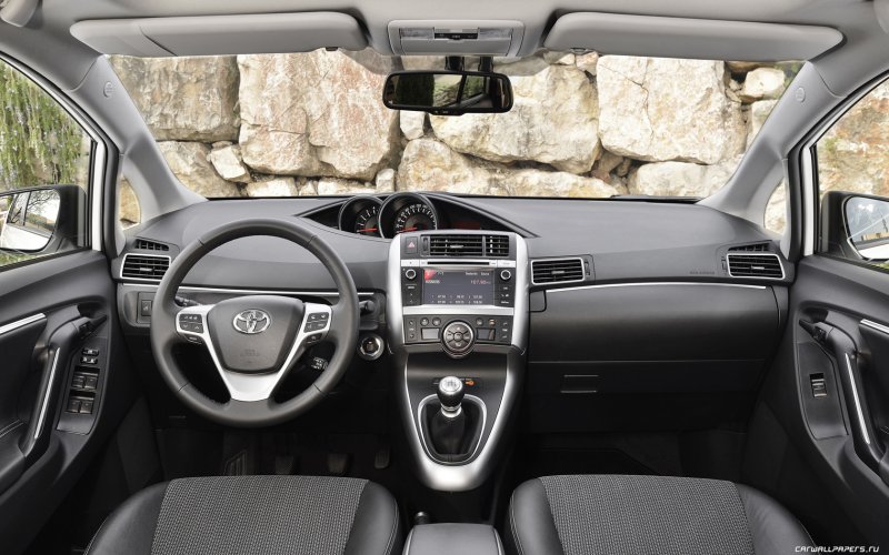 Toyota Verso 2010 салон