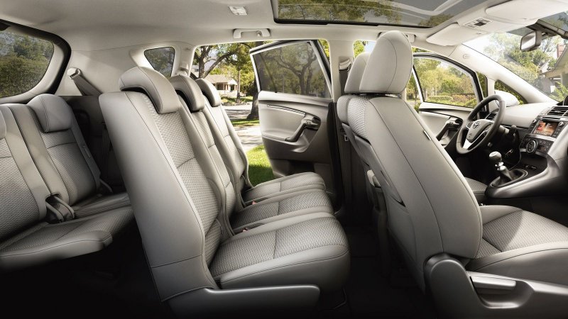 Toyota Verso 2014 салон