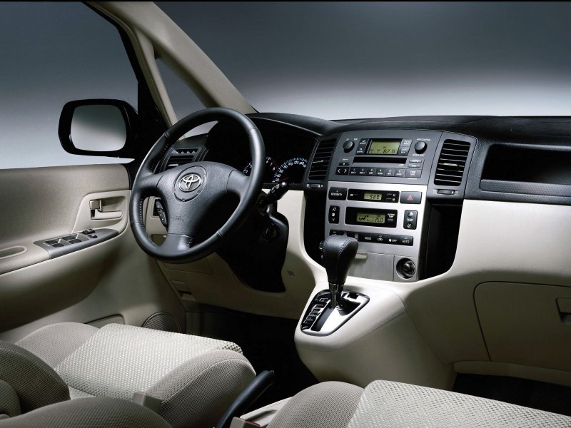 Toyota Corolla Verso 2006 салон