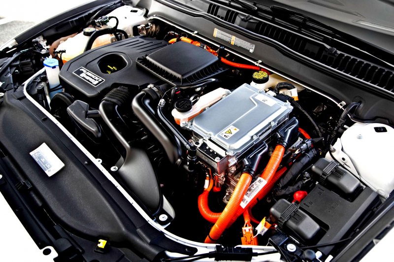 Ford Fusion Hybrid 2011 engine