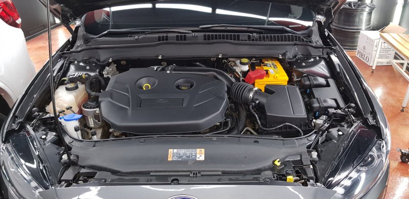Ford Fusion моторный отсек