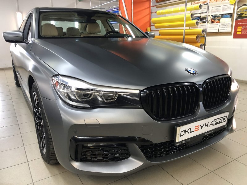 BMW 7 серый матовый