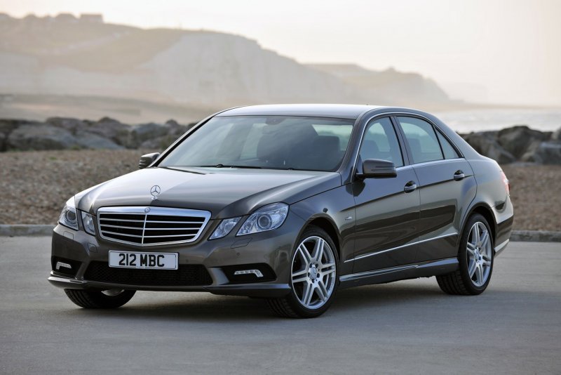 Мерседес Бенц b200