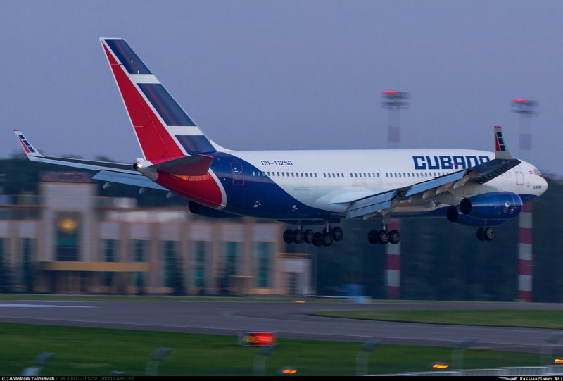 Самолет Cubana ил-96-300