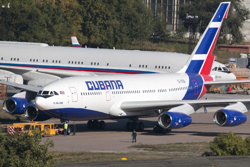 Ил-96 Cubana салон