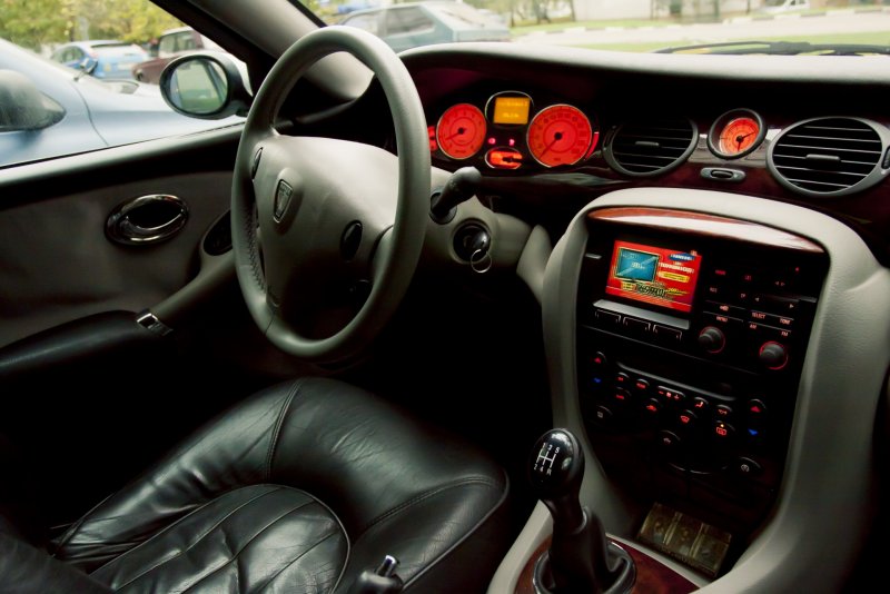 Rover 75 тёмный салон