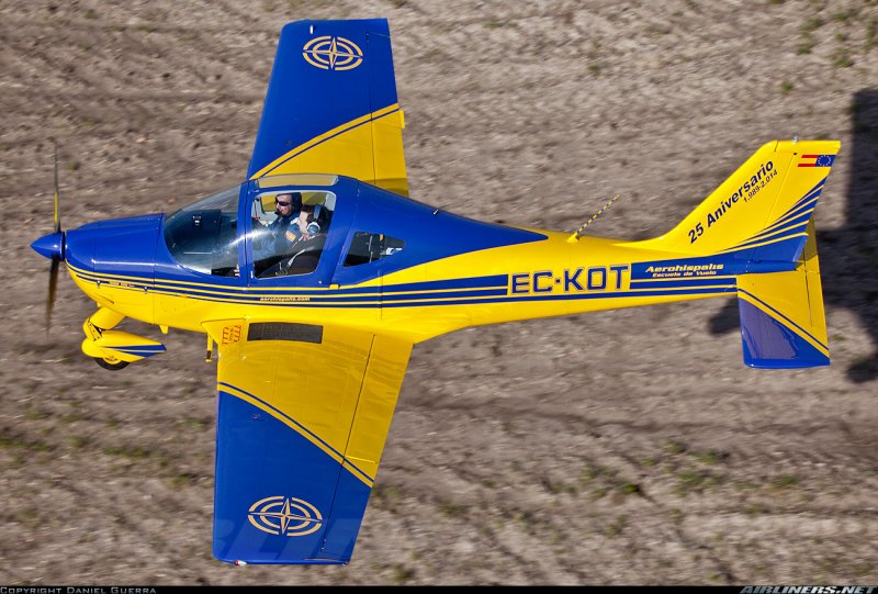 Цесна p2002