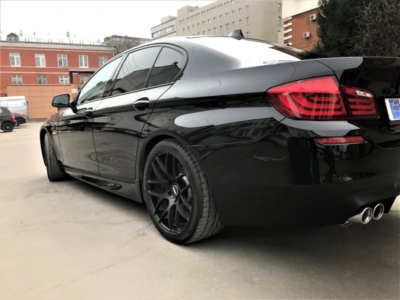 BMW 5 f10 черная