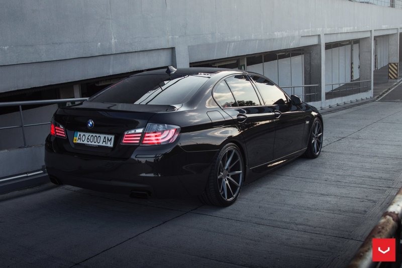 BMW f10 черная тонированная
