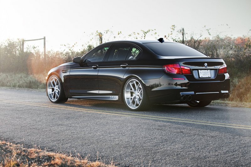 BMW m5 f10 черная