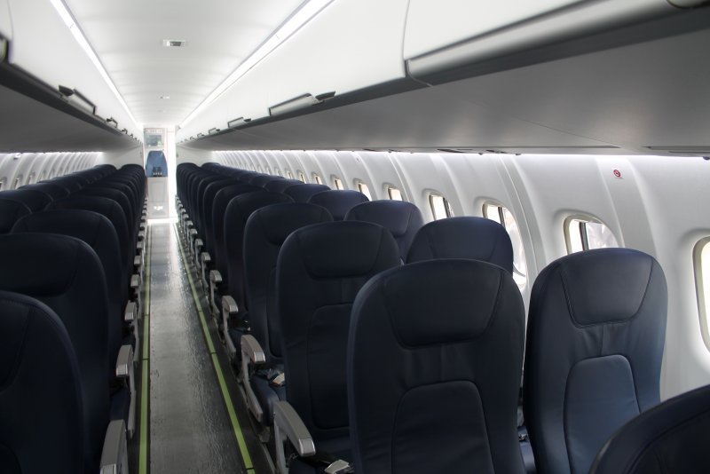 Самолет ATR 42 салон