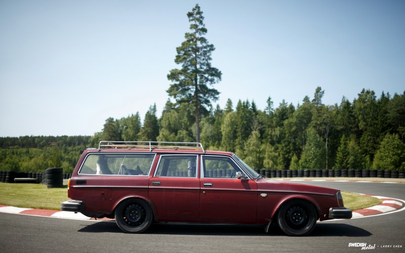 Volvo 245 Slammed