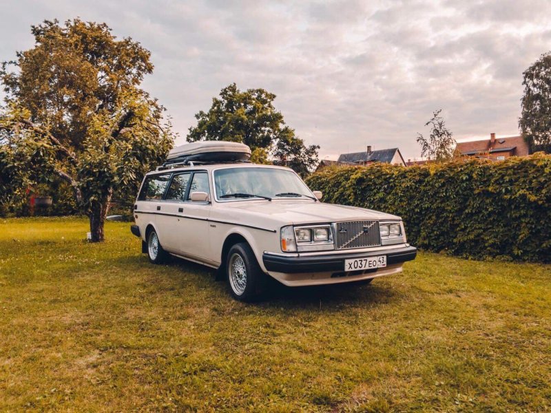 Volvo 245