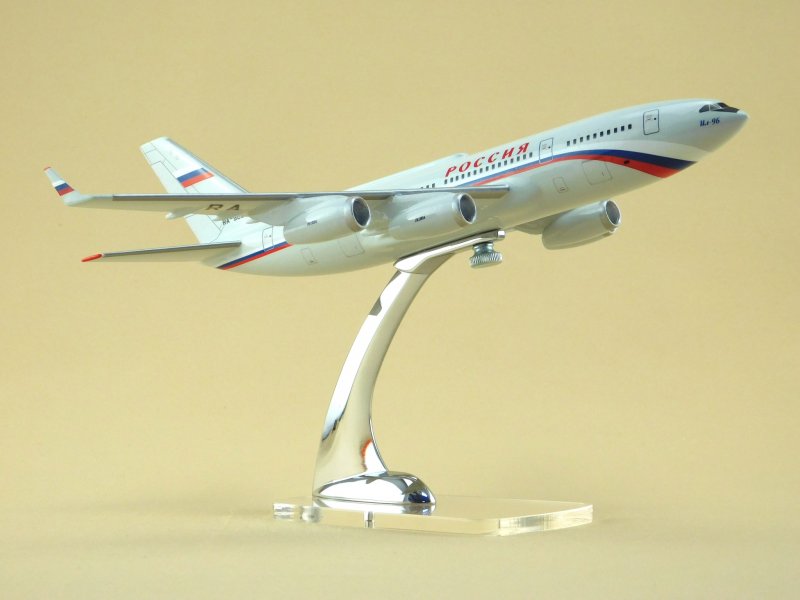Модель самолета ил 96