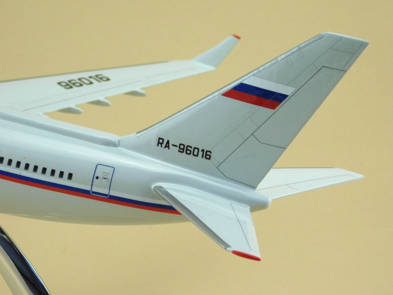 Модель самолета ил 96