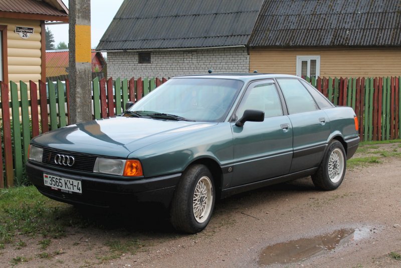 Ауди 1990 красная