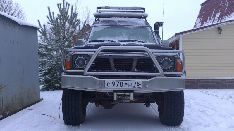 Nissan Safari 1995 обои
