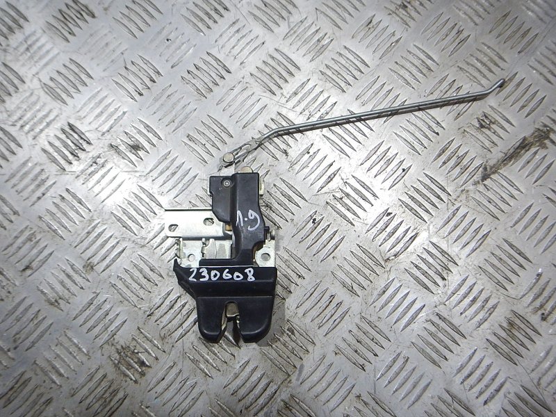Lancer 9 1.6 замок багажника