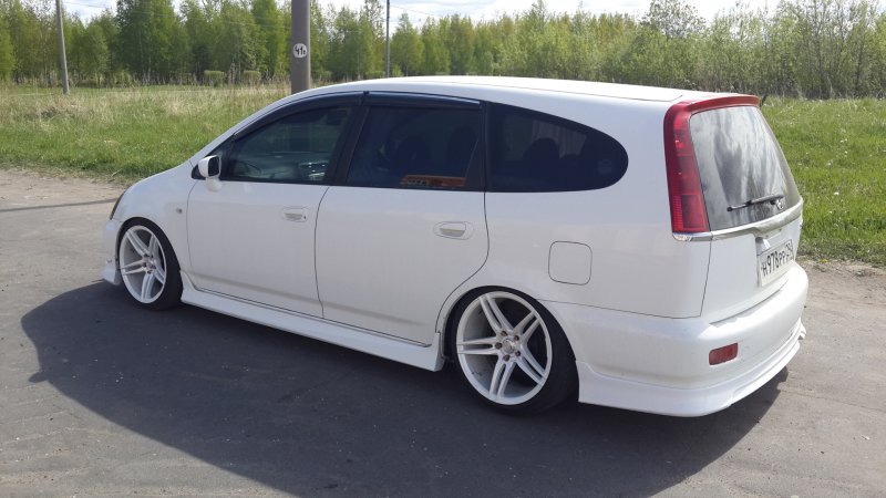 Honda Stream rn1 r17
