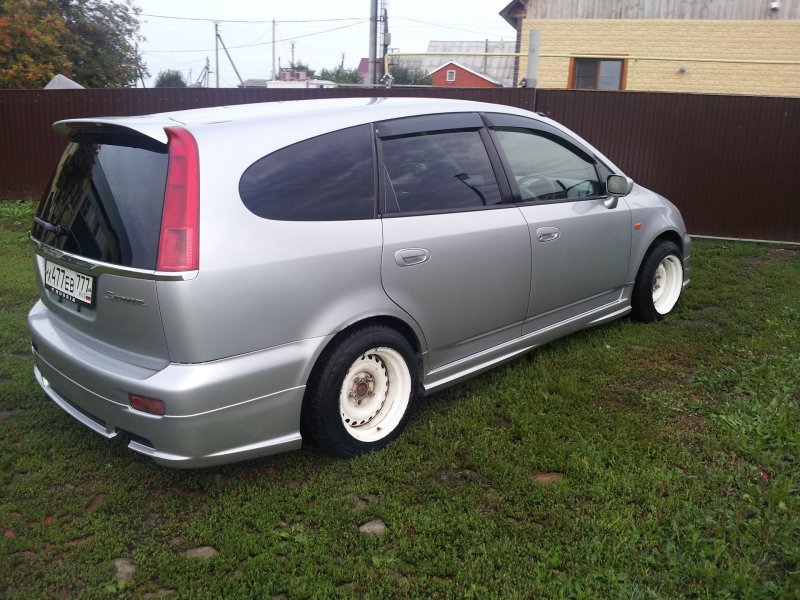 Honda Stream rn1 на штампах