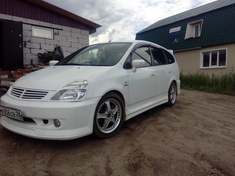 Honda Stream rn1 1.7 белая