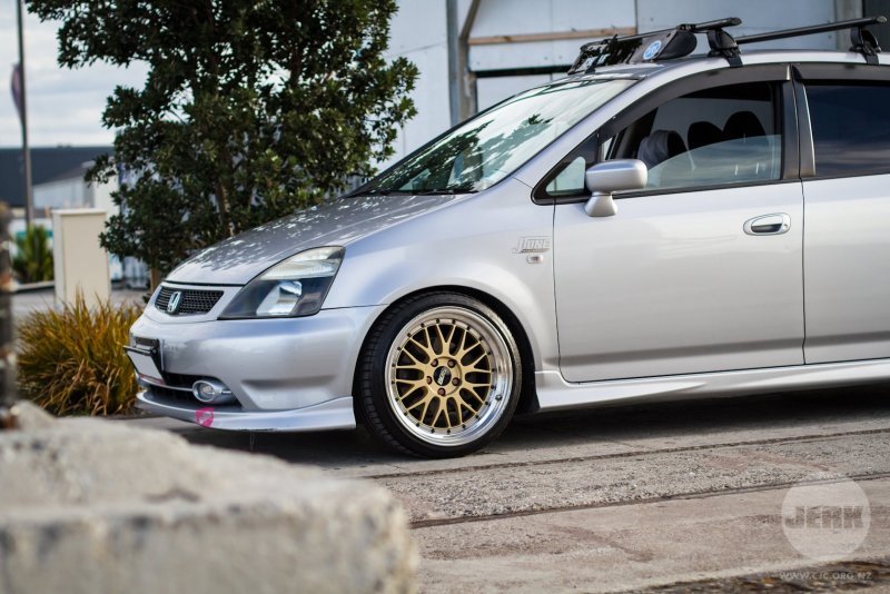 R18 Honda Stream rn1