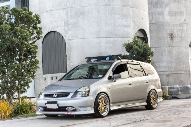 Honda Stream 2001 stance