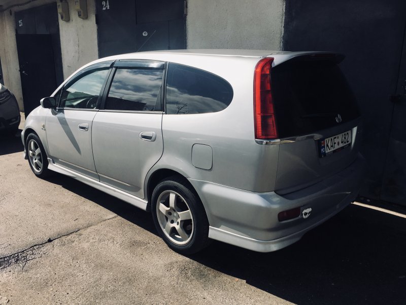 Honda Stream r18
