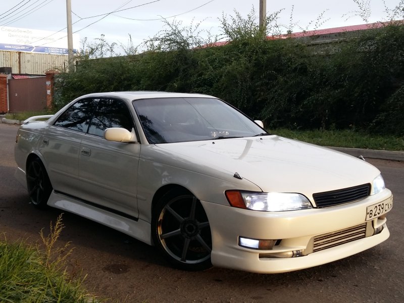 Toyota Mark II 90 белый