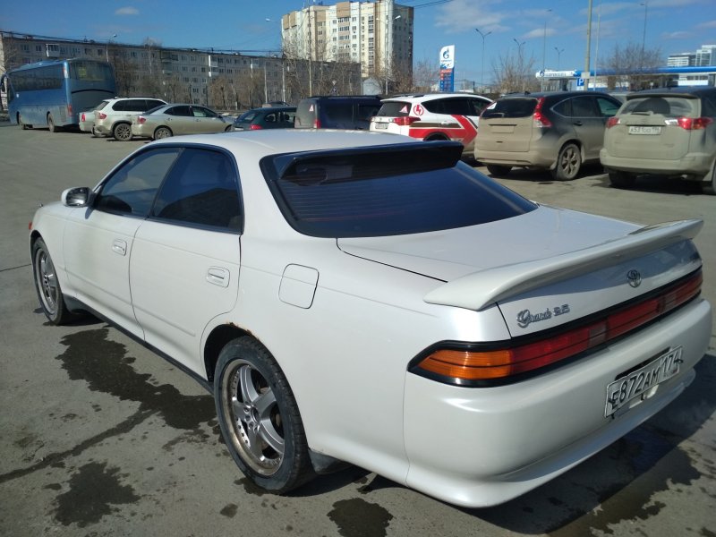 Toyota Mark II 90 белый
