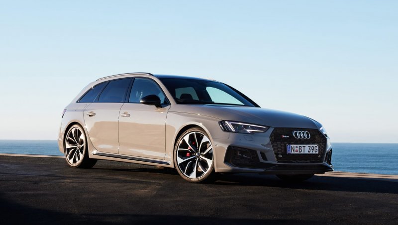 Ауди rs4 2018